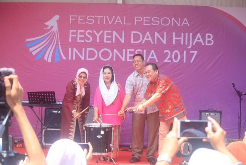 Kemenpar Gelar Festival Pesona Fesyen dan Hijab 2017 di Lippo Plaza Kramat Jati.