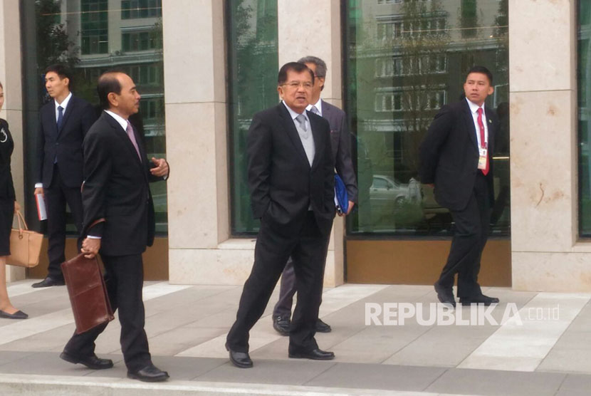 Wakil Presiden Jusuf Kalla menghadiri KTT OKI bertema Sains dan Teknologi di Kazakhstan, Ahad (10/9).