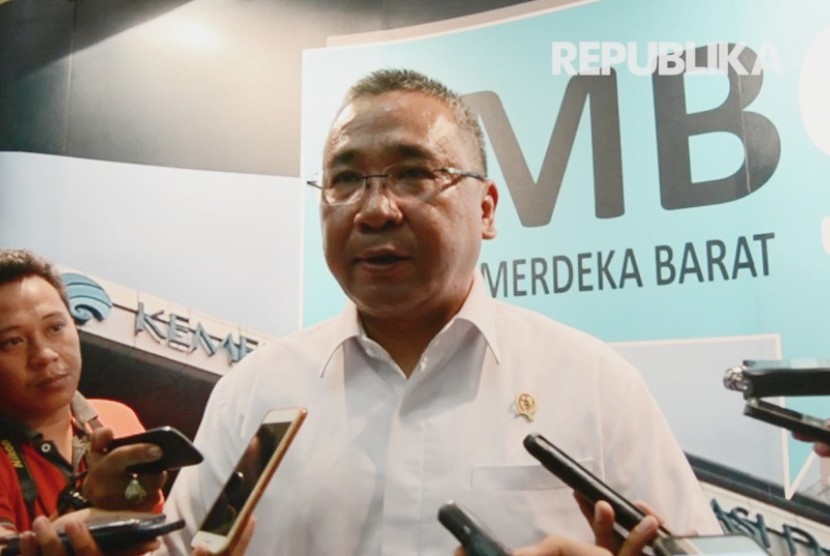 Menteri Desa Pembangunan Daerah Tertinggal dan Transmigrasi Eko Putro Sandjojo