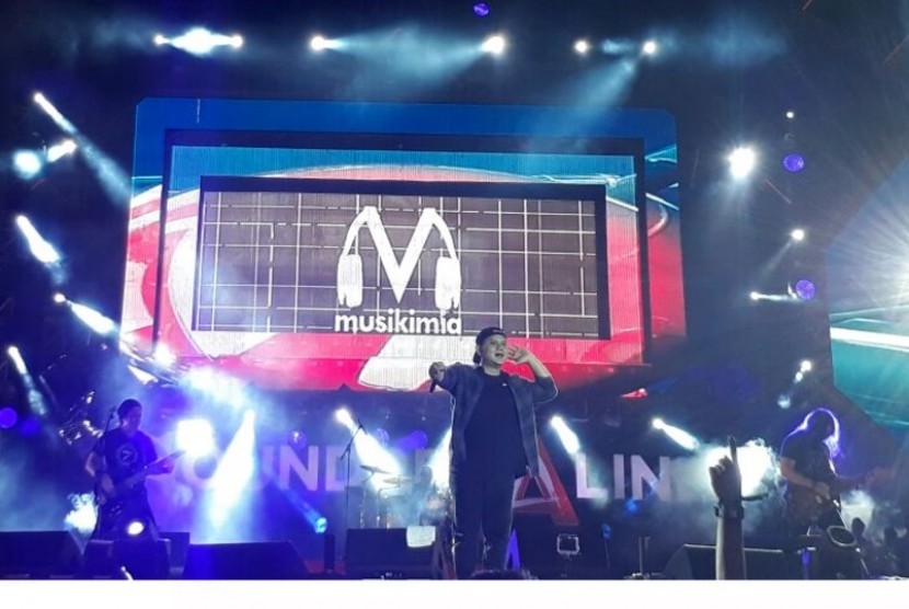 Grup band Musikimia tampil pada acara Soundrenaline 2017 di Garuda Wisnu Kencana (GWK), Bali, Ahad (10/9).