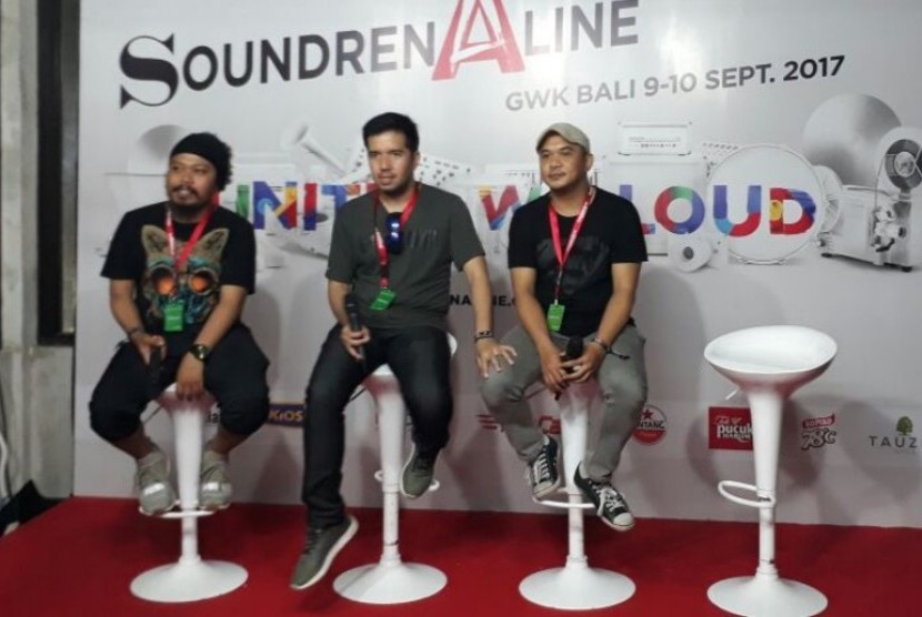 Payung Teduh.