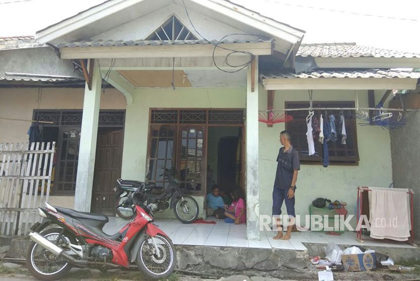 Rumah mendiang Debora.