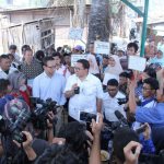 Wakil Ketua DPR RI Fadli Zon, anggota DPR RI Nasir Jamil, dan anggota DPR RI Fraksi Gerindra Aryo saat mengunjungi Kampung Bayam.