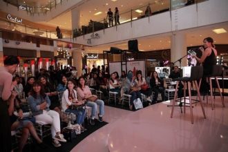 Unilever mengenalkan Lakme Absolute Reinvent, salah satu produk make up pertama dari Unilever Enterprise Indonesia.
