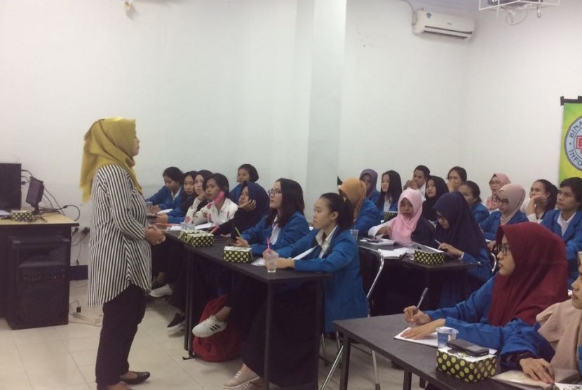 Pembekalan uji sertifikasi akuntansi dasar bagi mahasiswa Prodi  KA AMIK  BSI Pontianak.