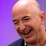 Bos Amazon, Jeff Bezos adalah orang terkaya di dunia saat ini menurut Majalah Forbes.