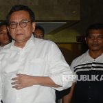Wakil Ketua DPRD DKI Mohammad Taufik (kiri) berjalan keluar usai memenuhi panggilan penyidik KPK untuk diperiksa sebagai saksi dalam perkara dugaan pemberian hadiah terkait pembahasan Raperda mengenai rencana tata ruang kawasan strategis Pantai Utara Jakar