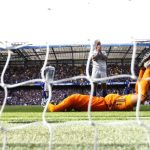 Reaksi gelandang Chelsea, Eden Hazard saat menjebol gawang Cardiff City pada laga Liga Primer Inggris, Sabtu (15/9).