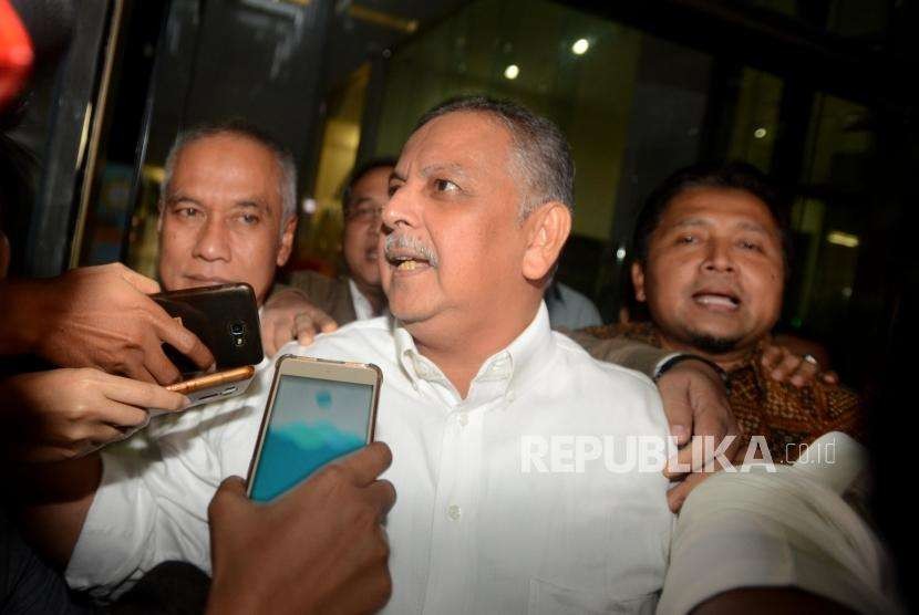 Direktur Utama PT PLN Sofyan Basir usai menjalani pemeriksaan di Gedung KPK, Jakarta, Selasa (7/8).