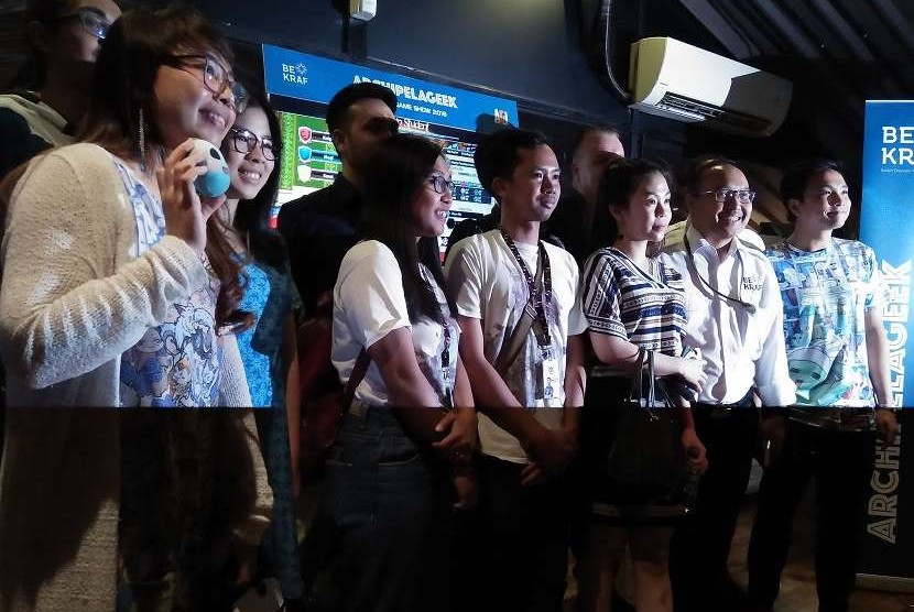 Badan Ekonomi Kreatif berupaya mendukung pengembang gim lokal untuk mengikuti perhelatan gim internasional terbesar di dunia, khususnya di kawasan Asia yakni Tokyo Game Show 2018. Ada tujuh pengembang lokal yang diikutkan dalam Tokyo Game Show 2018.  Ketujuh pengembang itu antara lain nantinya, antara lain adalah AGATE, Megaxus, SEMISOFT, Lentera Nusantara Studio, Wisageni, Melon Gaming, dan Studio Namaapa.