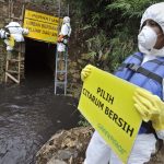 Sungai yang tercemar akibat pembuangan limbah dari pabrik (ilustrasi).