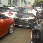 Jejeran mobil-mobil yang merupakan barang bukti kasus First Travel (ilustrasi)