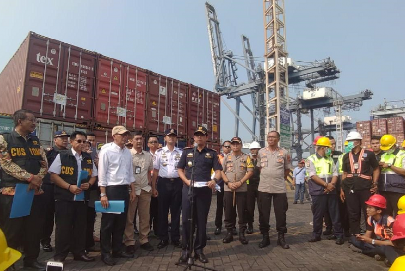 Bea Cukai bersinergi mengirimkan kembali impor sampah terkontaminasi limbah B3.