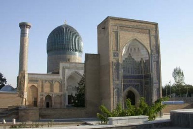 Ibnu Khaldun diriwayatkan pernah bertemu dengan Timur Lenk.  Mausoleum Timur Lenk