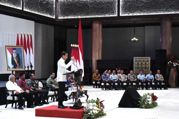 Jokowi Minta TNI-Polri Dukung Penuh Transisi Pemerintahan Jelang Pelantikan Presiden Terpilih